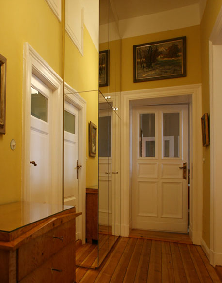 Verspiegelter Garderobenschrank