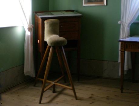 Historischer Sattelstuhl