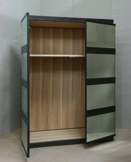 Kommode und Kleiderschrank